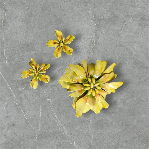 Yellow Enamel Daisy Clip Earrings Brooch Pin Set  Vintage Flower Power Retro - Picture 2 of 7